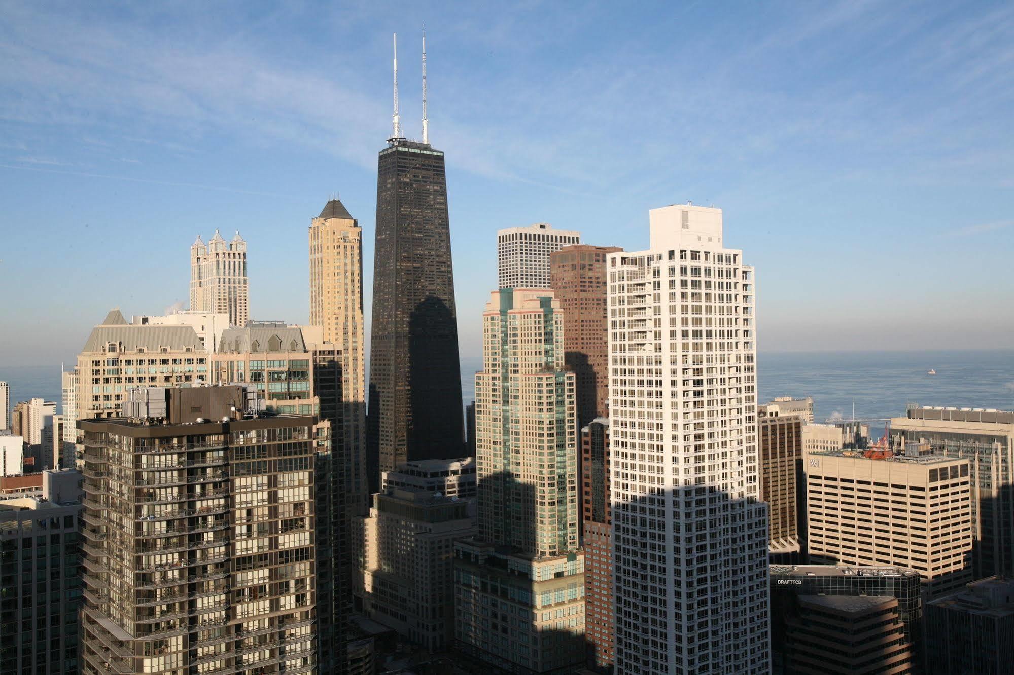 The Penthouse At Grand Plaza Aparthotel Chicago Exterior photo