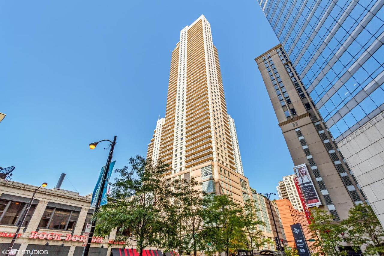 The Penthouse At Grand Plaza Aparthotel Chicago Exterior photo